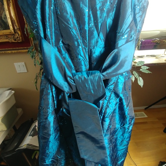 SEQUIN DRESS SZ 13/14  BY MORGAN AND CO - Picture 2 of 4